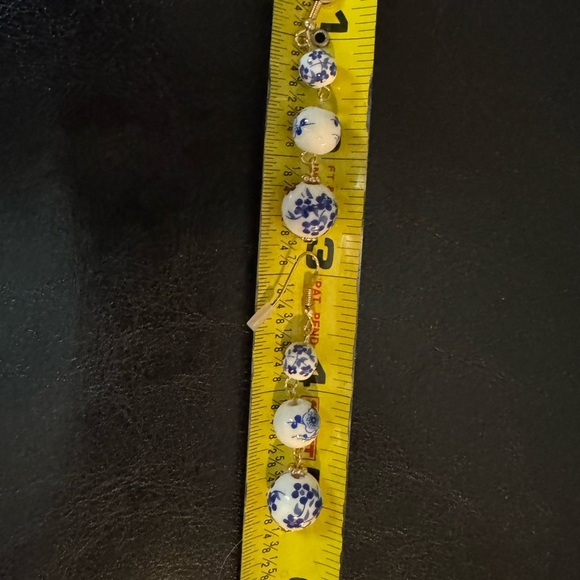 Elegant Blue and White Floral Earrings - Picture 3 of 3